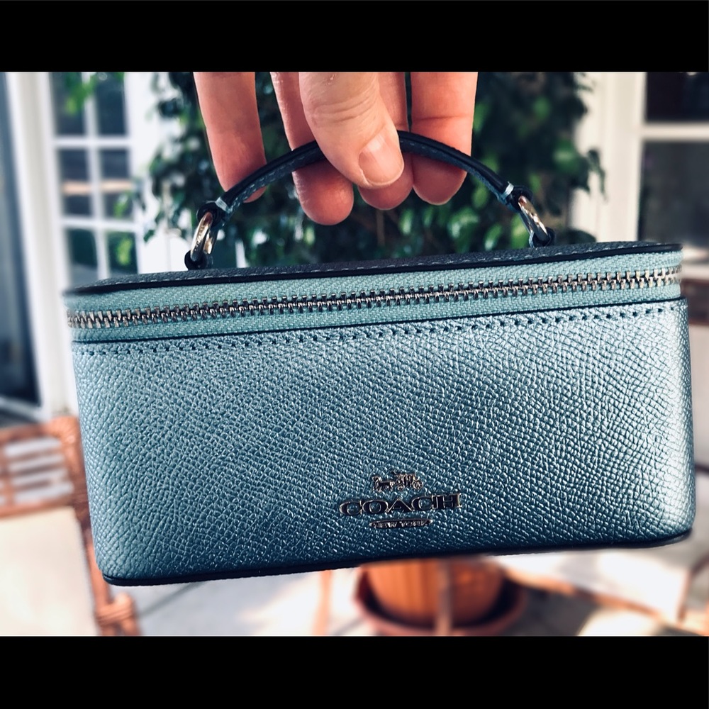 💙 COACH Metallic Sky Blue Vanity Case (F37568)